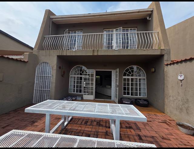 3 BEDROOM TOWNHOUSE FOR SALE IN THREE RIVERS